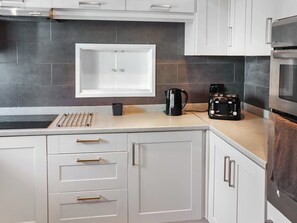 Cookware/dishes/utensils