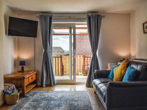 2 bedroom accommodation in Cayton, near Scarborough