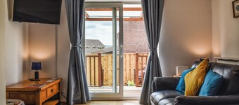 2 bedroom accommodation in Cayton, near Scarborough