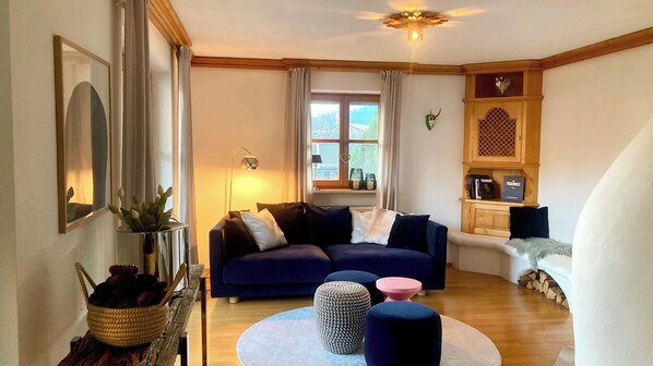 Smart TV, stereo, computer monitors