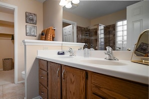 Shower, hair dryer, towels - Sunrise Mountain | Outdoor Oasis, Hot Tub, Close to Hiking (Mesa)