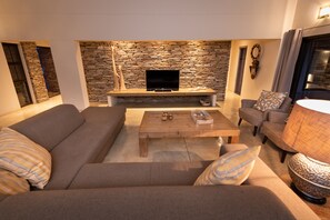 Télévision, cheminée