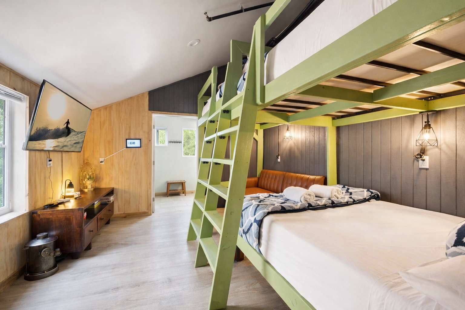 11 bedrooms, iron/ironing board, travel crib, WiFi