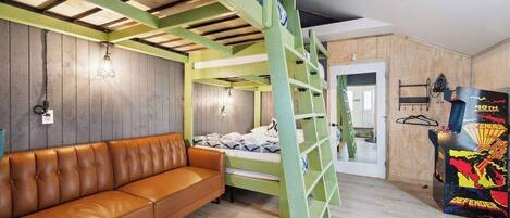 11 bedrooms, desk, iron/ironing board, travel cot