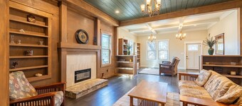 The Vandeveer, Stunning Craftsman Estate in Historic Downtown Burnet