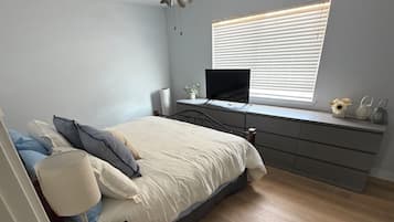 3 bedrooms, iron/ironing board, WiFi, bed sheets