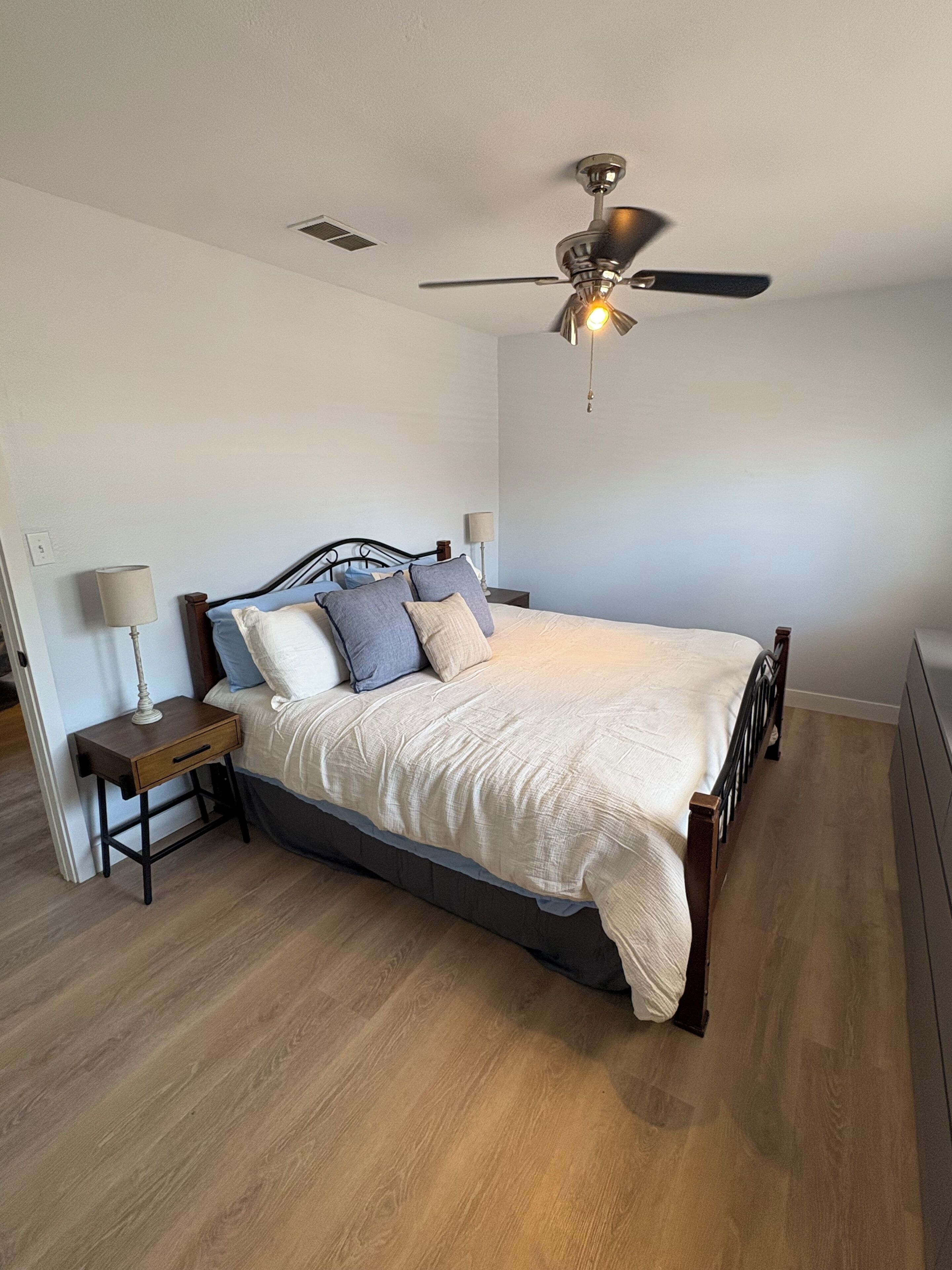 3 bedrooms, iron/ironing board, WiFi, bed sheets