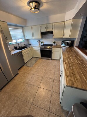 Microonde, forno, piano cottura, lavastoviglie