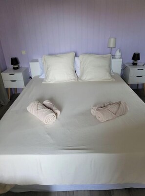 1 bedroom, iron/ironing board, travel cot, free WiFi