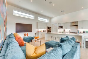 Televisie, boeken, een muziekbibliotheek en een kantoor