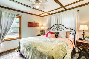 2 bedrooms, iron/ironing board, Internet, bed sheets