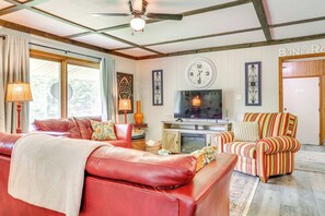 TV, fireplace, DVD player