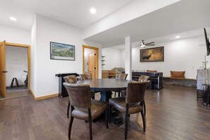 Dining - Luxury Cabin Retreat w/ Epic Views & Game Room (Estes Park)