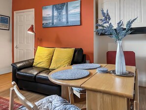 Living area - 1 bedroom accommodation in Sunderland (Sunderland)