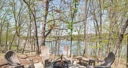 Charming Cottage: Steps to Lake Wandawega!