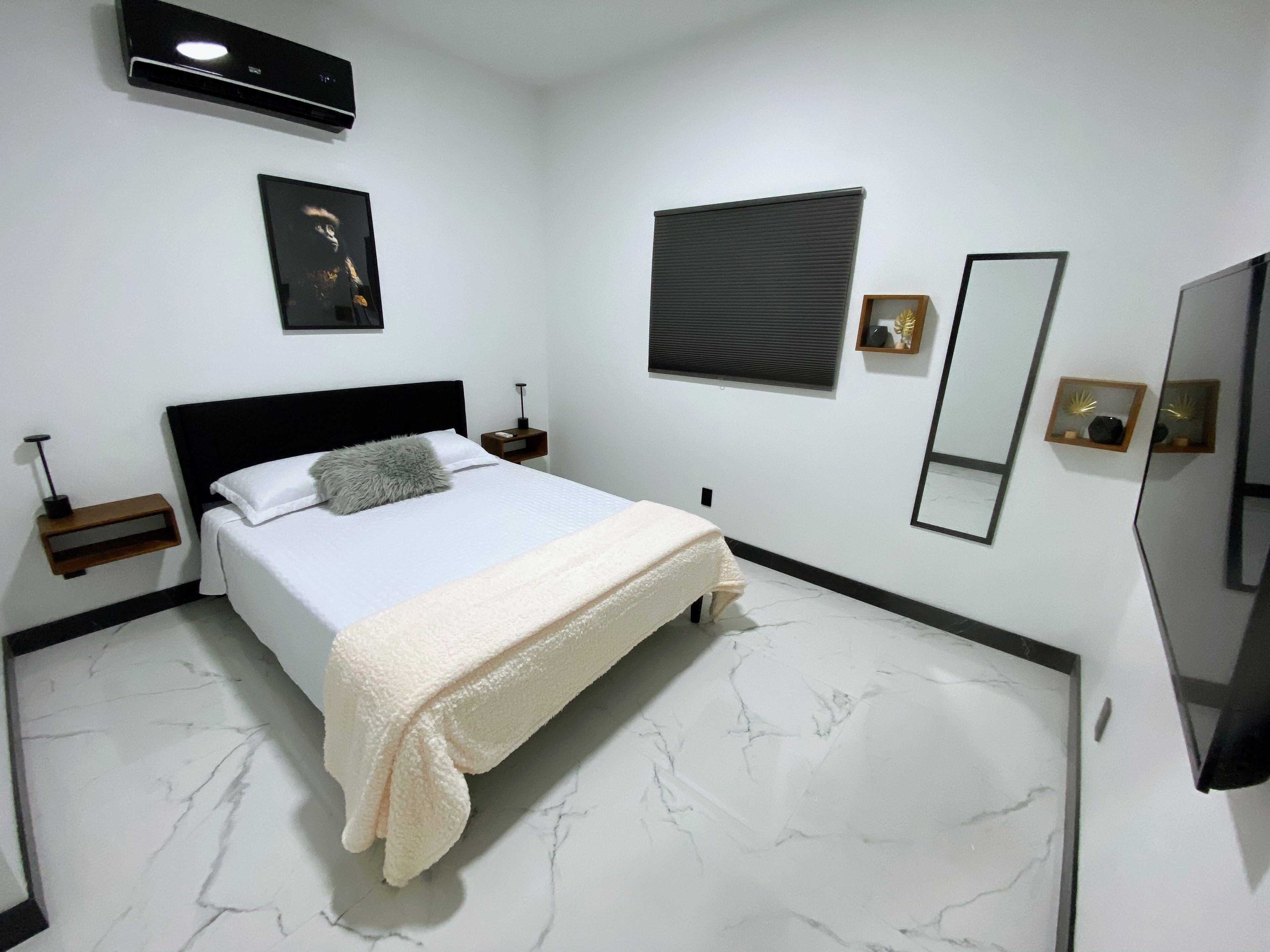 2 slaapkamers, een strijkplank/strijkijzer, wifi, beddengoed
