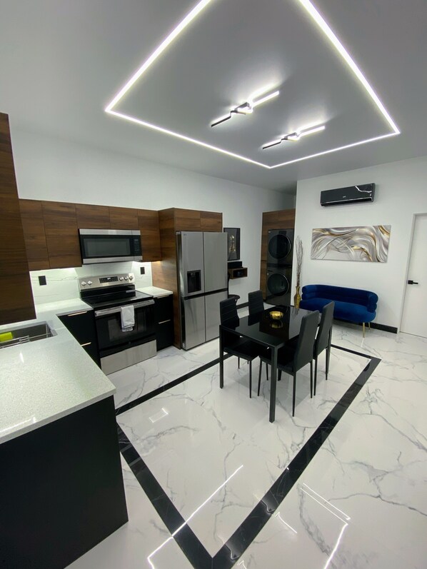 Interior - Charming 2-bedroom house with AC, WiFi in delightful West Valley City (West Valley City)