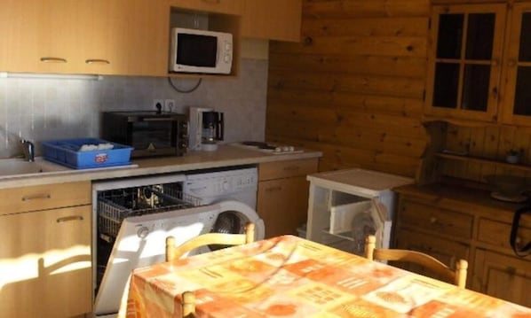 Réfrigérateur, micro-ondes, four, cafetière/bouilloire