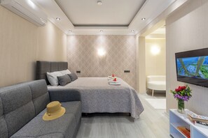 1 bedroom, iron/ironing board, WiFi, bed sheets - Charming 1-Bedroom Apartment in the Heart of Kemer (Kemer)