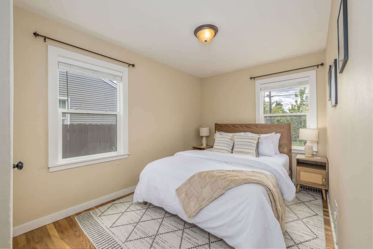 4 bedrooms, desk, travel crib, free WiFi