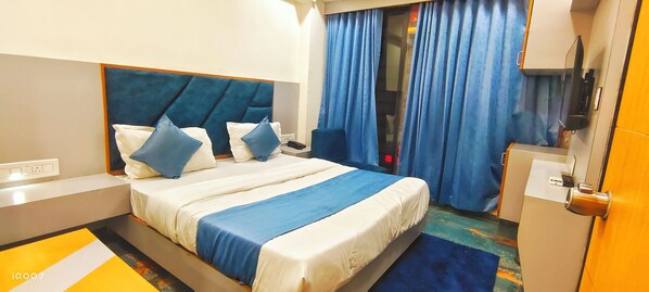 Deluxe Double Room, 1 Double Bed, City View | Free WiFi