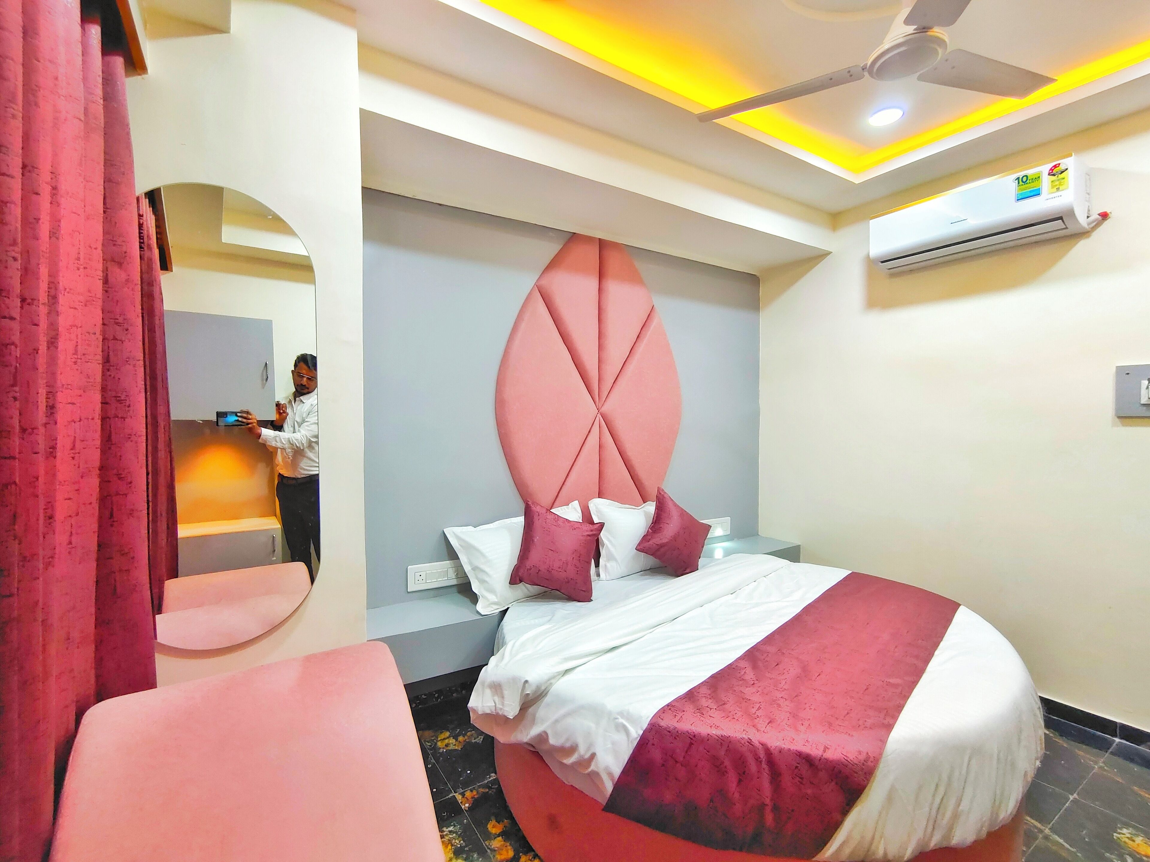 Deluxe Double Room, 1 Double Bed, City View | Free WiFi