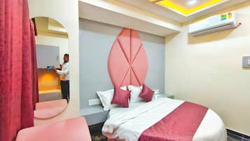 Deluxe Double Room, 1 Double Bed, City View | Free WiFi