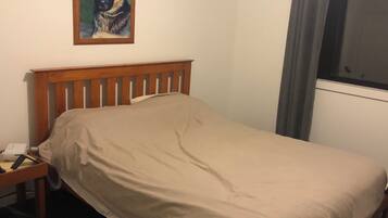 1 habitación, tabla de planchar con plancha y wifi