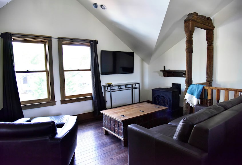Potter Highlands Group Getaway! 2 Units, Hot Tub, Firepit, Walkable: Sleeps 1-12 - Denver, CO