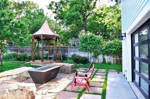 Terrace/patio - Potter Highlands Group Getaway! 2 Units, Hot Tub, Firepit, Walkable:  sleeps 12 (Denver)