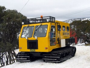 Train station shuttle - Boonoona Ski Lodge Perisher Valley (Perisha Valley)