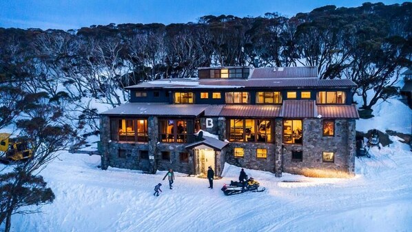 Front of property - Boonoona Ski Lodge Perisher Valley (Perisha Valley)