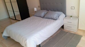 3 Schlafzimmer, Bügeleisen/Bügelbrett, WLAN, Bettwäsche