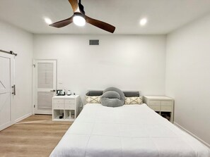 3 bedrooms, WiFi, bed sheets - Mid Century Modern 3-bedroom house close to everything in Orlando Up to 7 Guests (Longwood)