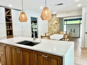 Dining - Mid Century Modern 3-bedroom house close to everything in Orlando Up to 7 Guests (Longwood)