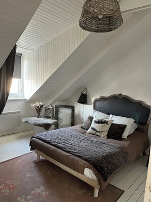 2 bedrooms, bed sheets