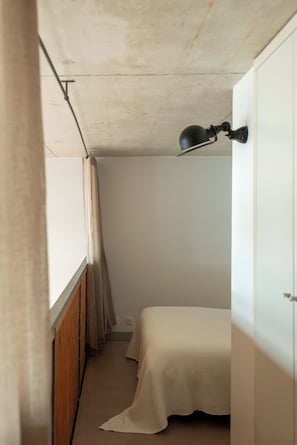 1 slaapkamer, een strijkplank/strijkijzer, wifi, beddengoed