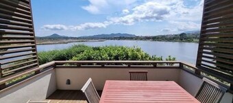Loft with terrace overlooking Porto-Vecchio salt marshes