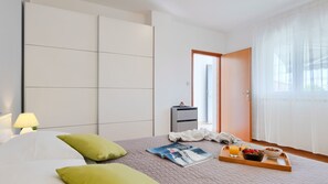 Free WiFi, bed sheets