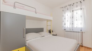3 chambres, fer et planche à repasser, Wi-Fi gratuit, draps fournis