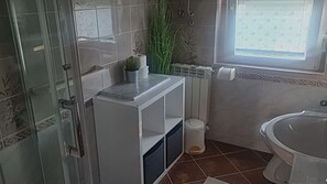 تجهيزات دش، مجففات شعر، مناشف