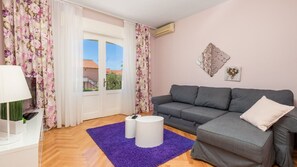 TV - Villa Lara - Rab by Villas Guide (Barbat na Rabu)