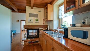 Fridge, microwave, stovetop, cookware/dishes/utensils