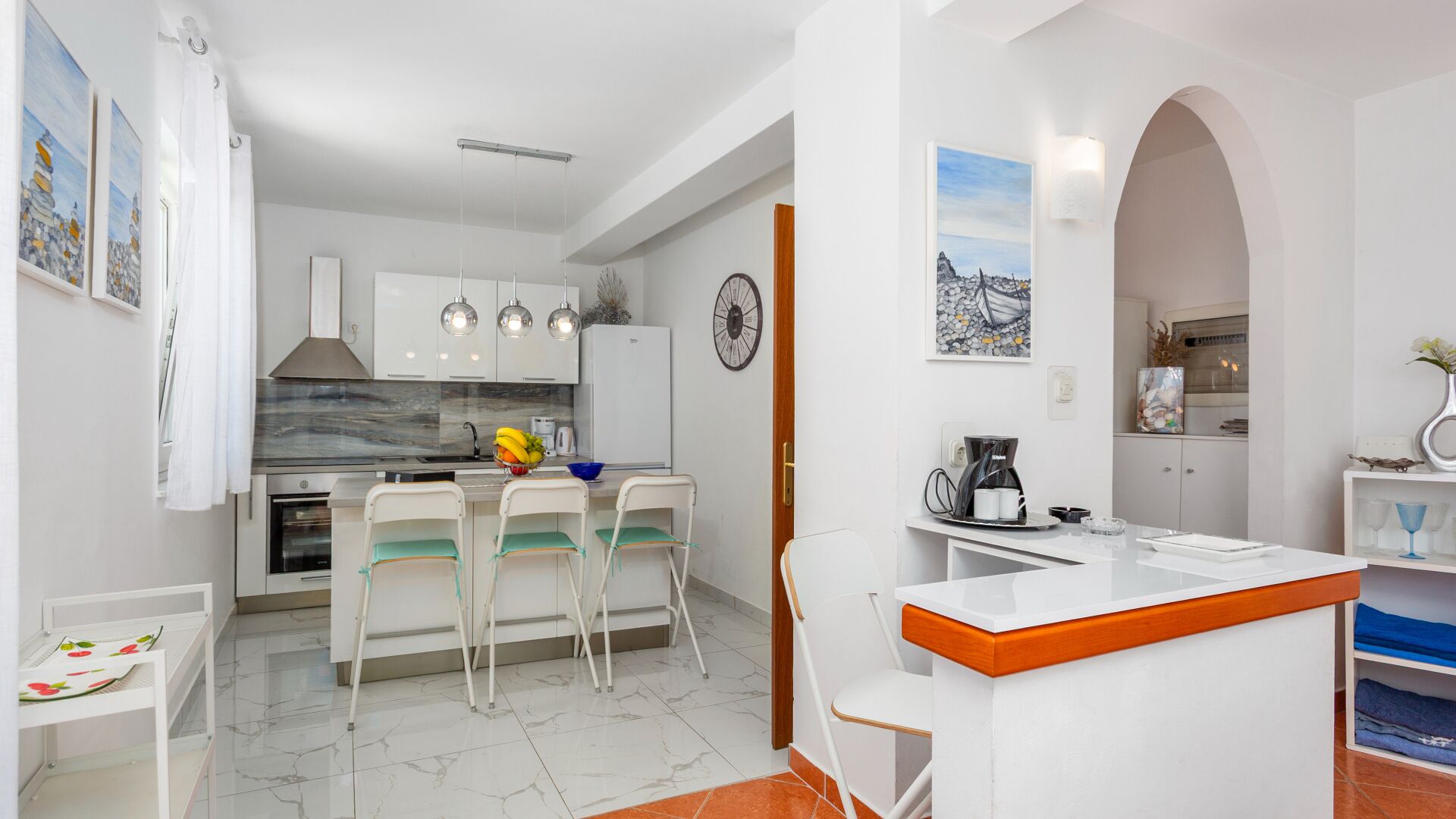 Fridge, oven, dishwasher, coffee/tea maker