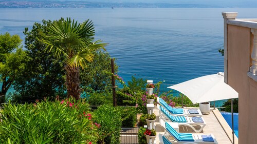 Vila Medea sea view by Villas Guide