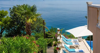 Vila Medea sea view by Villas Guide