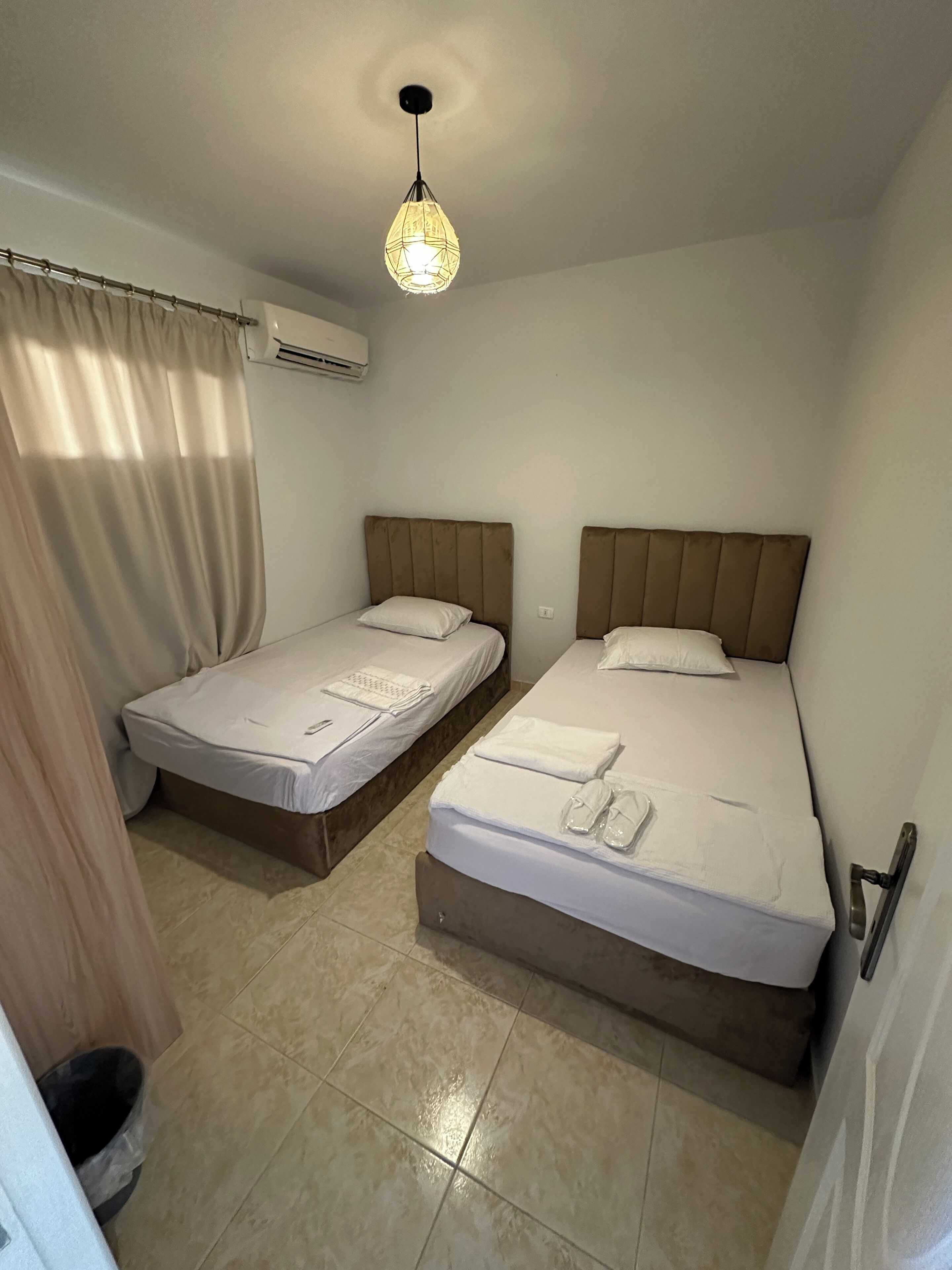 2 bedrooms, iron/ironing board, bed sheets