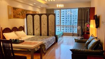 City Quadruple Room | Hypo-allergenic bedding, desk, laptop workspace, blackout curtains