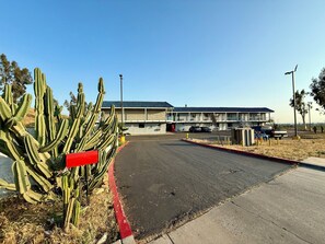 Front of property - Circle Inn Hotel Jurupa Valley Riverside (Jurupa Valley)