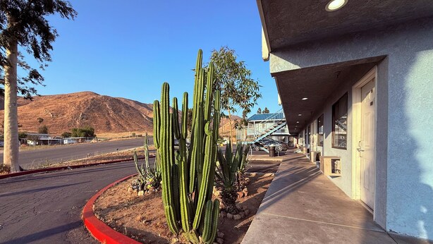 Unclassified image, 1 of 7, button - Circle Inn Hotel Jurupa Valley Riverside (Jurupa Valley)